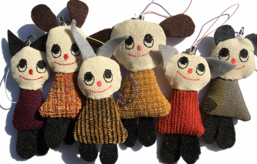 minipete:I got hairclips and fabric keychains for sale at hotdog.storenvy.com !!!