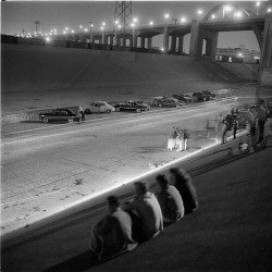 the-rolling-gi:  Teenagers racing at night,