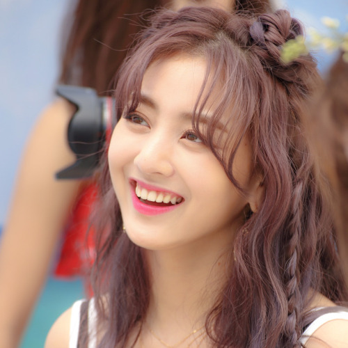Jihyo: Dance The Night Away