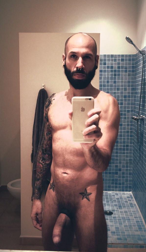 colungafrank:  Kris Kurt twitter pics