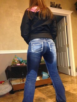 justpeeingmypants:  jpee1:  pi55ie:  Amateur peed her jeans!  If she’s amateur we need more. Beautiful wetting.  Hello everyone, I’m back, was finally able to recover this account! Until I get everything rolling again check out my other blog here: peeinna