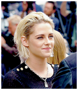 Kristen stewart at Jodie Foster&rsquo;s Walk of Fame Ceremony (may 4, 2016)