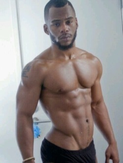 cuteguy-nicemuscle:  nudeblackmenxxx:  seXXXy