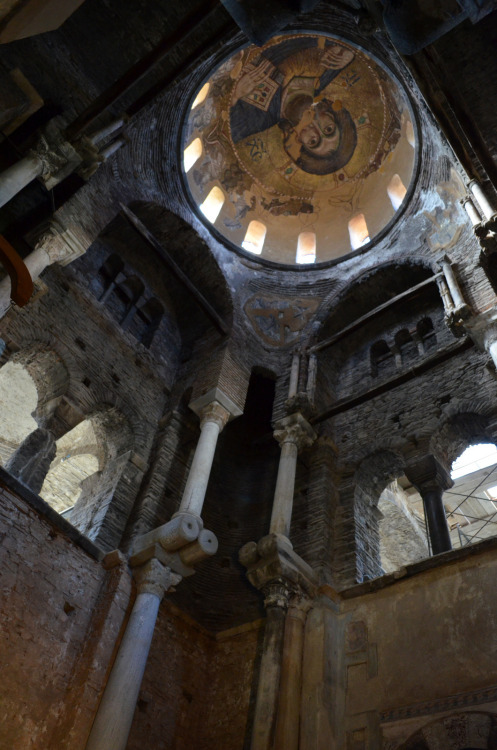 adokal:  Church of the Parigoritissa (1296), Arta, Greece. (the frescoes belong to a later period pr