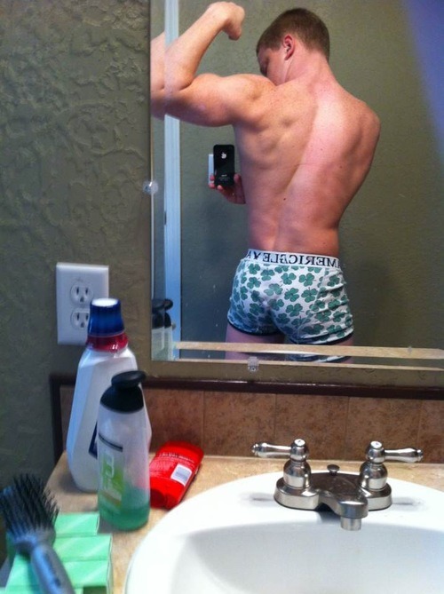 straightalphamen:  http://straightalphamen.tumblr.com/  Omg!
