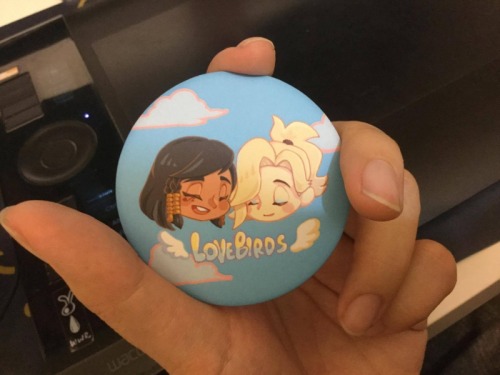 I made a pin button :D