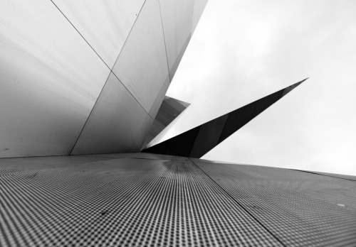 arqsa:  pixelingmylife:  Pavilion 21 | Coop Himmelb(l)au | Manuela Martin  (via TumbleOn)