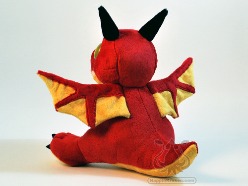 nappinkraken:  New plush based on World of Warcraft’s dragon whelps! Made in a style to match their existing wyvern and gryphon plushies! It’ll be a little while before price and stuff is figured out. Gotta make a few to get the hang of how long it