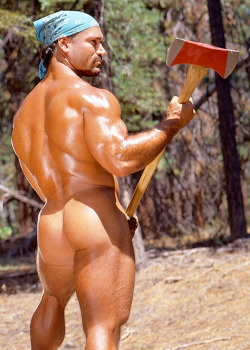 tommytank4:https://www.tumblr.com/blog/tommytank4 for hot and muscular men.