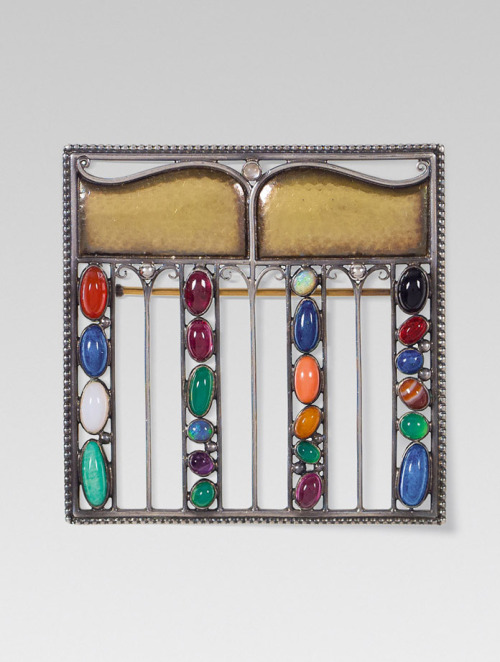 design-is-fine:Josef Hoffmann, brooches, 1908. Made for Wiener Werkstätte, Vienna. Goldsmith Eugen P