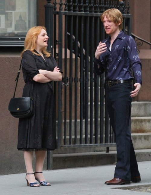 Domhnall and Elisabeth Moss bts of ‘The Kitchen’ in Manhattan (06/06/2018) (x) (weibo)