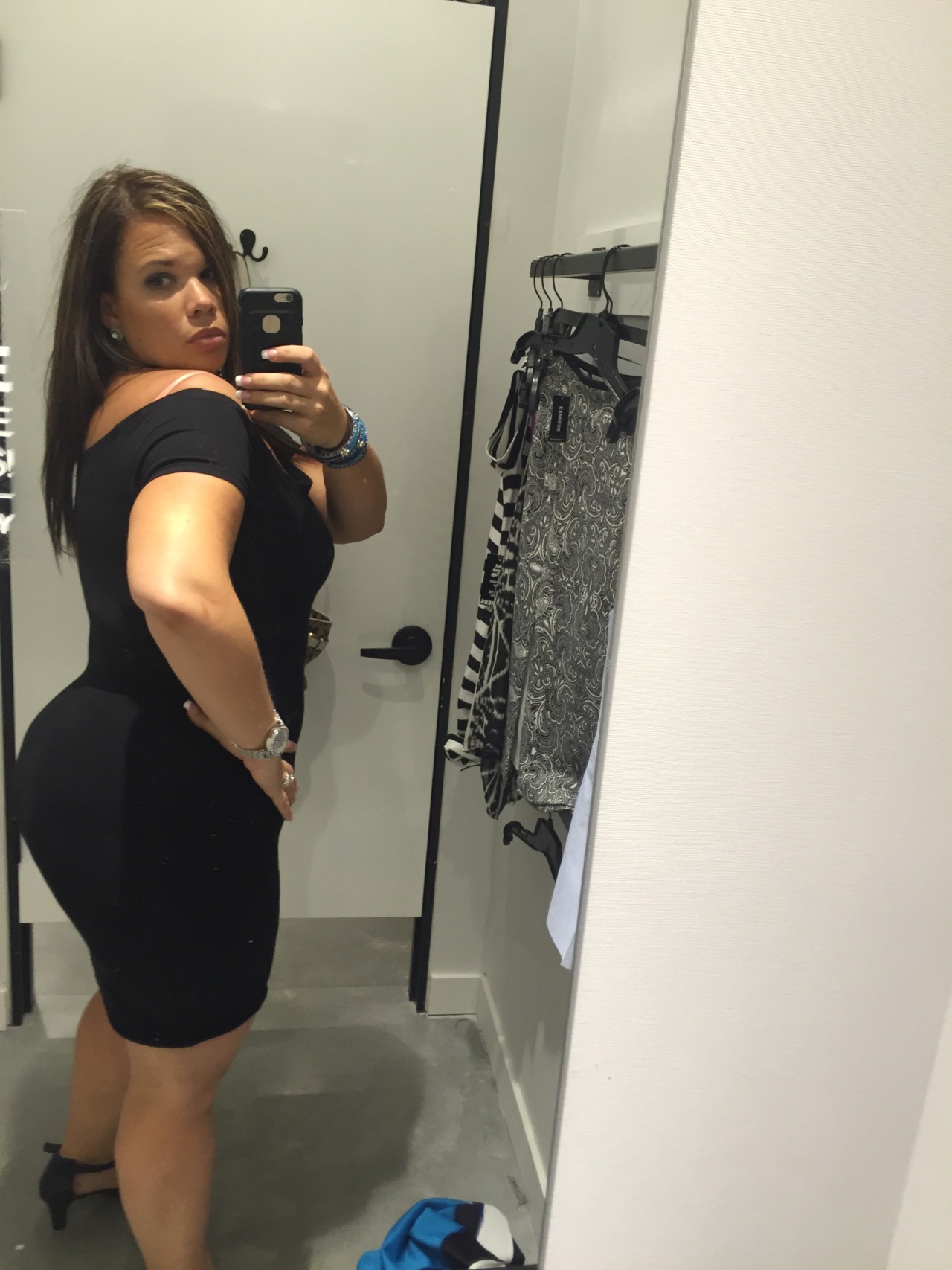 poundkakez:  http://hotwifecpl4fun-2.tumblr.com  Oh my goodness  Inbox gift 