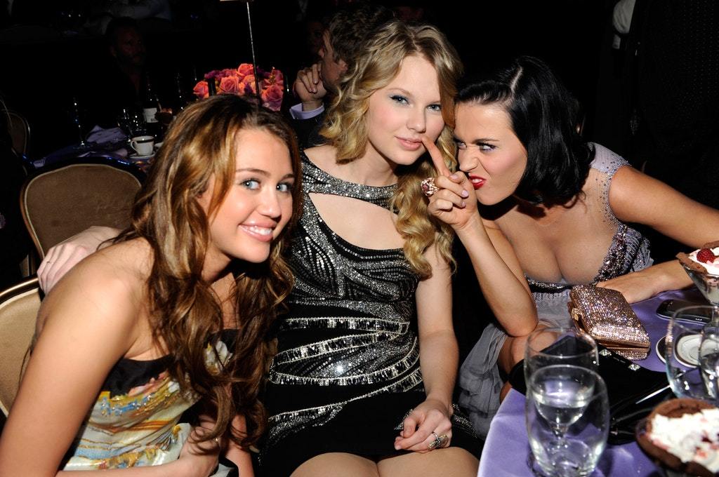 slut4bwc:  prettycelebsandcosplayers:Miley Cyrus, Taylor Swift, and Katy Perry snot