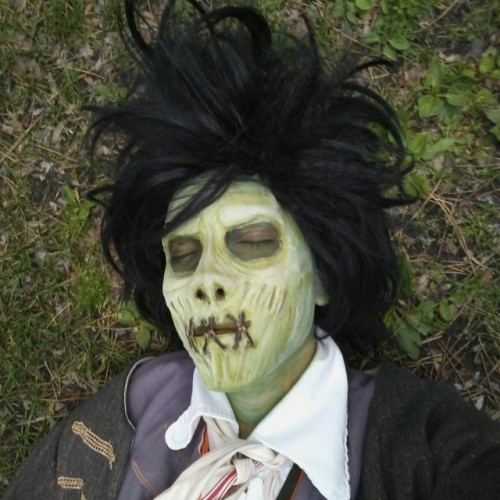 sharp-shot-efx:  “Enjoy your sleep, Billy.” And with that, ACen is over, and Billy returns to his grave. Prosthetic is custom sculpted and slush cast in latex, and painted with Mehron fantasy FX paints and alcohol activated paints by I Love FX Makeup.