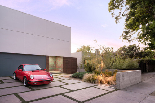 archatlas:  Hide Out House in Los Angeles   Acclaimed Taiwanese artist James Jean lives and works inside a beautiful contemporary space called “Hide Out” that is located close to Little Osaka in Los Angeles, California. Dan Brunn Architecture redesigned