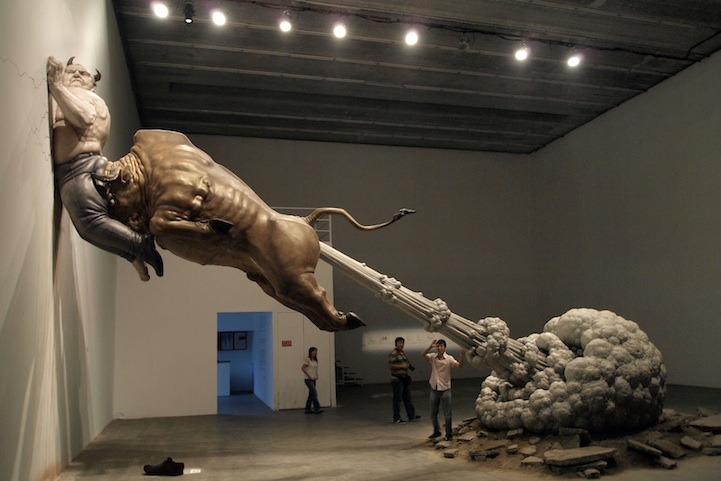 prguitarman:  sixpenceee:  Chen Wenling’s sculpture shows a bull, meant to represent