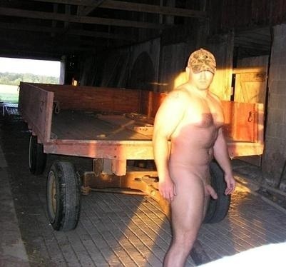 housebearsofatlanta:  damndirtydick:  drgoal:  Farmers job is never done       (via TumbleOn)  Farmer bears rule