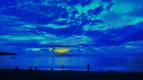 Medyo maulap na umaga #sunrise #dahican (at Menzi Beach Park and Campsite, Dahican, Mati, Davao Orie
