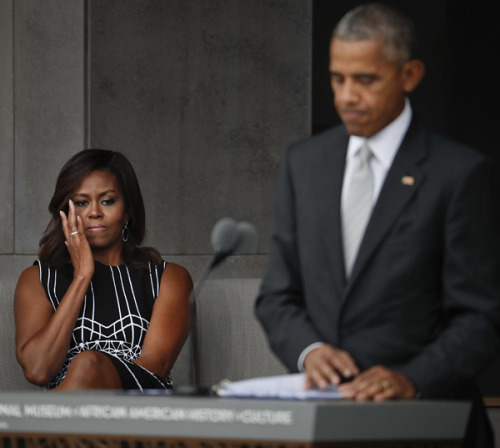 revyspite: accras: First Lady Michelle Obama wipes away tears as she listens to her husband Presiden