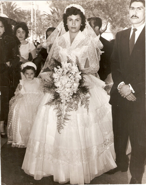 vintagebrides:  1958 bride Virginia in Mexico adult photos