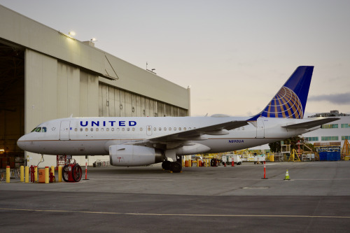 United Airlines 2006 Airbus 319 N890UA c/n 2815 at San Francisco Airport 2021.