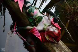 league-of-legends-sexy-girls:Zyra Cosplay