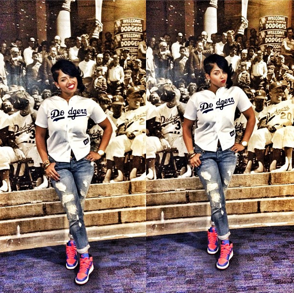 itsravaughn:  I stay with my team behind me!!!! Such an honor to sing the National