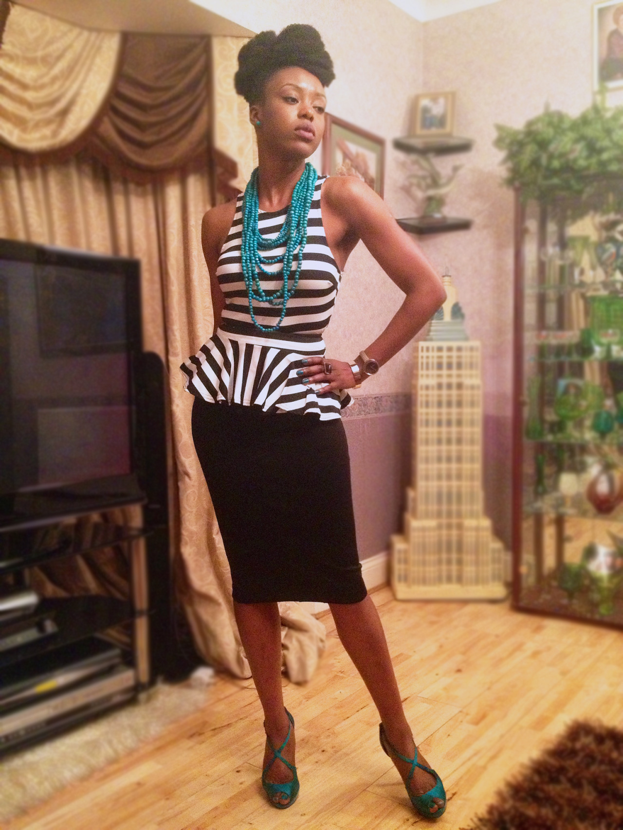 blackandkillingit:  blackfashion:  Riverisland Skirt, Primark peplum top, Dorothy