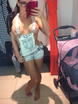 changingroomselfshots:  Butys MILF in a changing