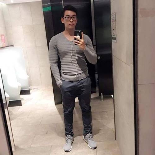 traithangxungquanh: huy778778: Hot boy gym trai thẳng , ai ns cu không phải đi block liền  Mặt