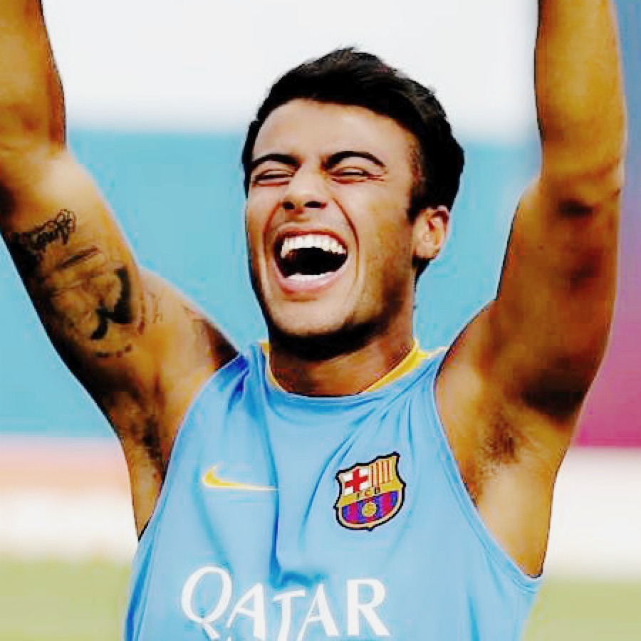 happyendingfromthemovies:  Forgive me but… Rafinha 😍 