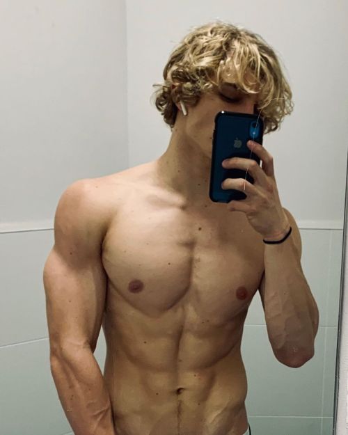 thehottestmenaround: Owen Lindberg https://www.instagram.com/owenlindberg/