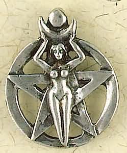 wiccainvocation:  aladrisascauldron:  Examples if pentacle necklaces  www.wiccainvocation.com