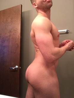 thomasbromas:My back rolls.