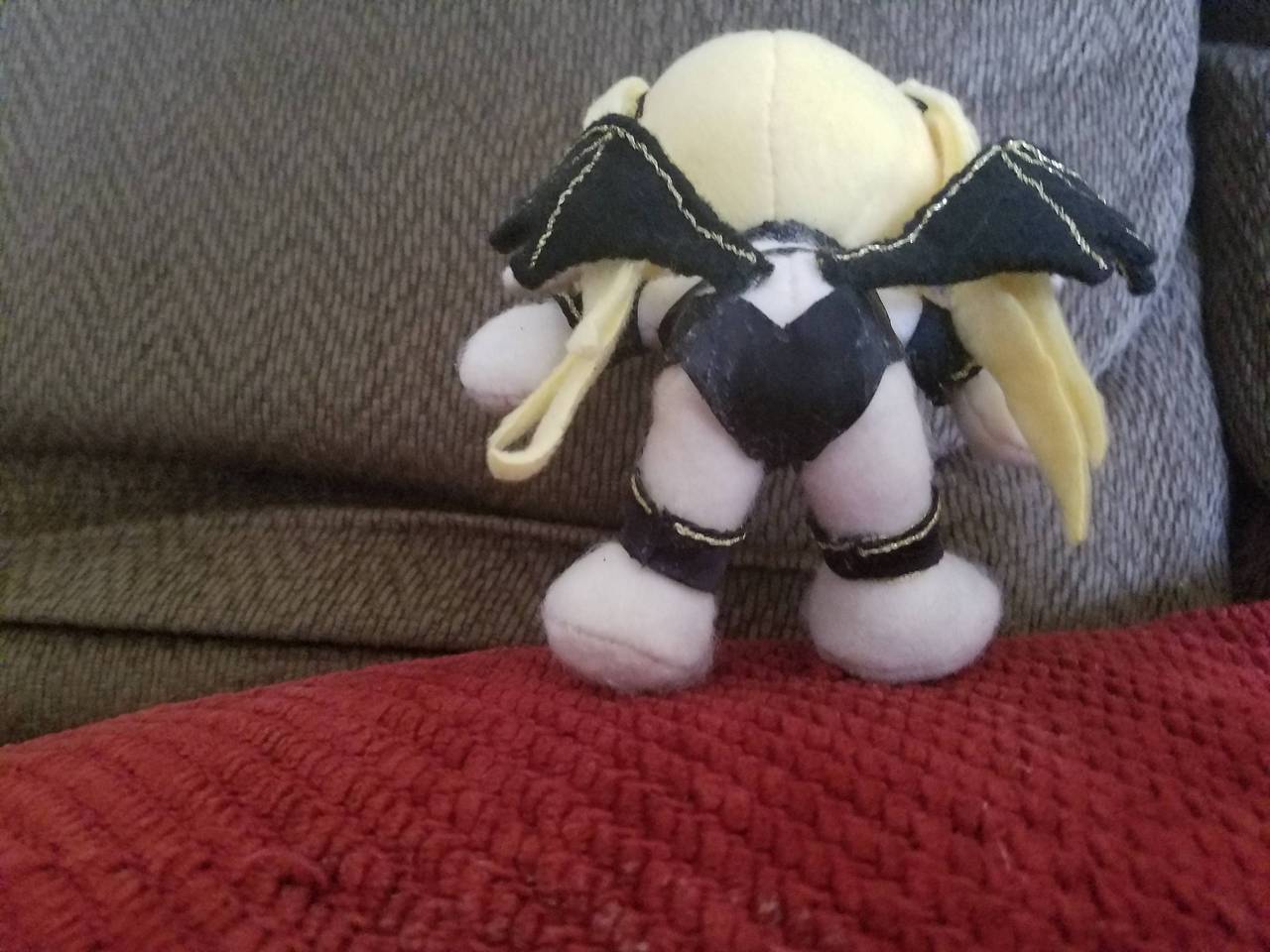 My sister made this amazing plushy for me of Poppytart for my Bday!!!! omg it’s