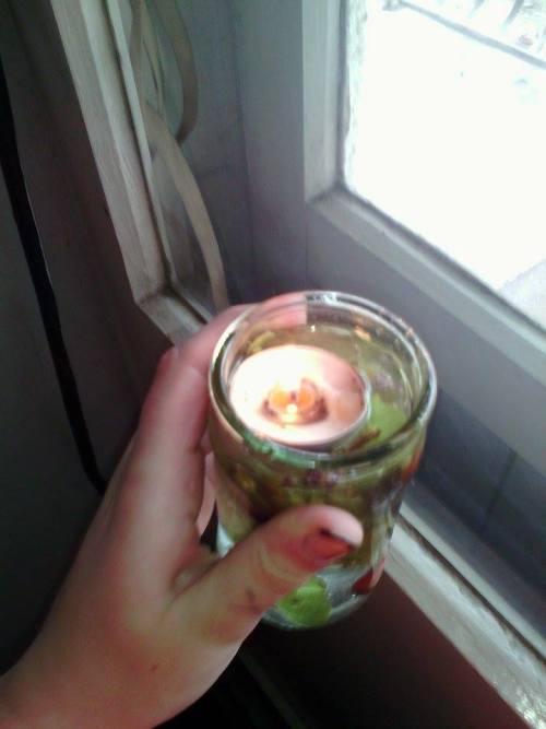 crystals-andstones:the-ram-witch:so i made my first candle yay!! although i used a tealight instead 