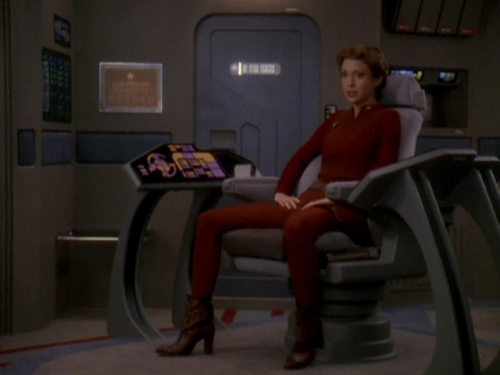 jvlianbashir: assert your dominance and take up every inch of the command chair