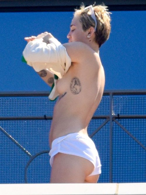XXX celebrity-nudes-leaked:  Miley Cyrus Caught photo
