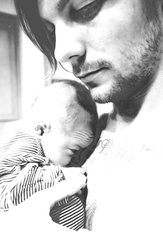 Hay Una Teoria Conspirativa Que Dice Que El Hijo De Louis Tomlinson Es Falso