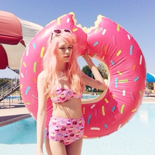 judyjetsons:  I HAVE A GIANT DONUT 