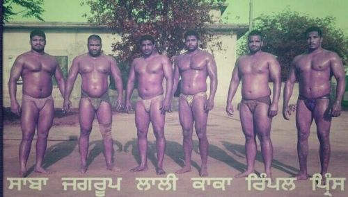 popsixsquishcicerolipschitz:  Kushti akhara kohali Amritsar Punjab