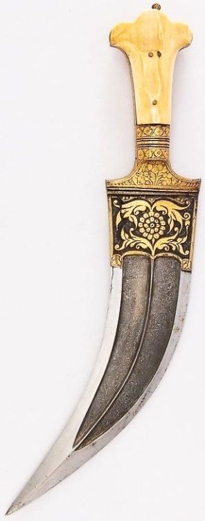 victoriansword: Indian tiger tooth jambiya dagger, 18th to 19th century, wootz steel blade, ivory hi