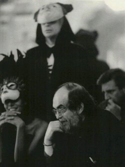 axsbp:  Stanley Kubrick on the set of ‘Eyes