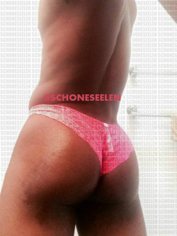 schoneseelen:  PUSSY PRETTY IN PINK!Do you have a nice ass? Well what are you waiting for?SchoneSeelen  is always looking for a “Booty of the Week” as well as men with nice  ASS-sets who want to be featured. Make sure your photos are clear, of  good