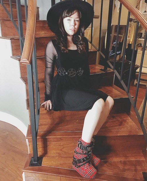 flapflaps:This witch is ready for fall 😍😍😍! If only California’s weather would let me break out the leggings, boots, and sweaters!! Shoes by @charla_tedrick