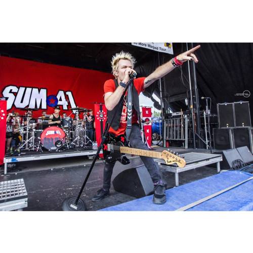 Deryck Whibley | Sum 41 | Warped TourFreaking incredible to see these guys playing again let alone