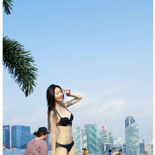 kpopgirlsinbikinis:  Dal Shabet – at Marina Bay Sands