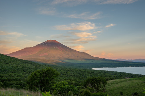 mizunokisu:2015 June Morning Fuji by Shinichiro SakaVia Flickr:山中湖 パノラマ台