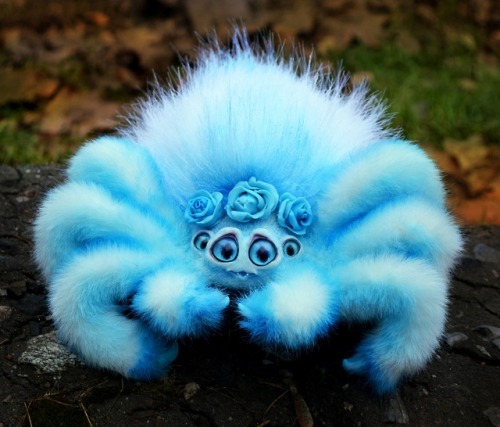 sosuperawesome:Fluffy SpidersAlvamade Toys on EtsySee our #Etsy or #Plush tags 