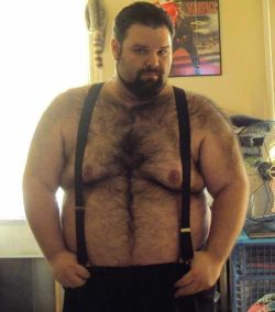 electricunderwear:  chubbyaddiction:  For Gulobear, here is a slightly better one of him… and yes, what a hottie…  Shudder what a fucking hottie